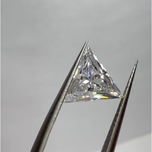 Муассанит 2,5х2,5 мм 0,08 карата Огранка: Треугольник Цвет: бесцветный (белый)